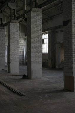 Eski bir fabrikanın atölyesi.