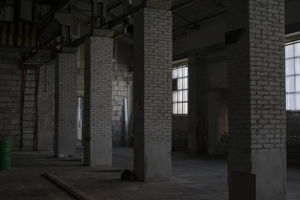 Eski bir fabrikanın atölyesi.