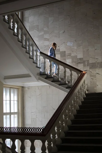 merdivenlerde atlama