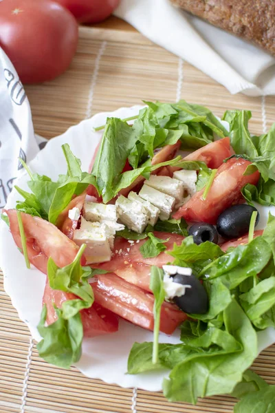Summer Salad Greens Tomatoes Olives Feta Goat Cheese Olive Oil — Stock Photo, Image