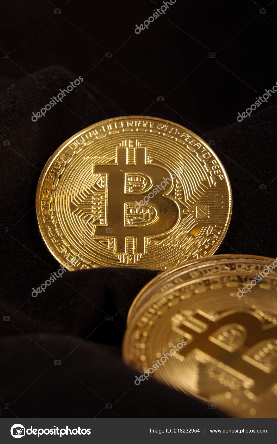 Bitcoin は仮想通貨が このコインは Bitcoin のシンボル ストックエディトリアル用写真 C Amphoto