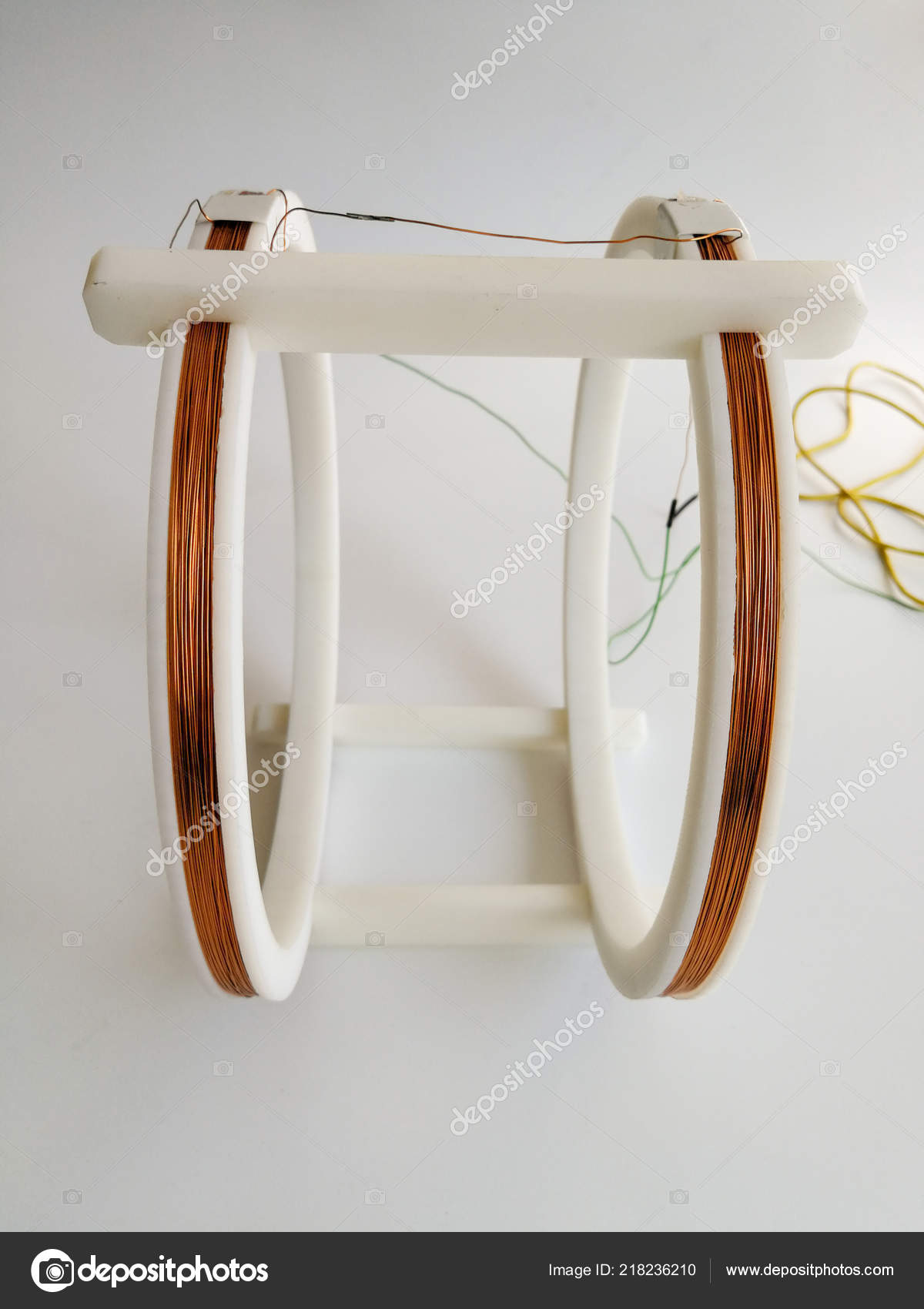 Катушка Гельмгольца Двумя Катушками Создания Равномерного Магнитного ...