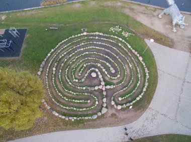 Siauliai Şehir Parkı labirentinde havadan görünümü