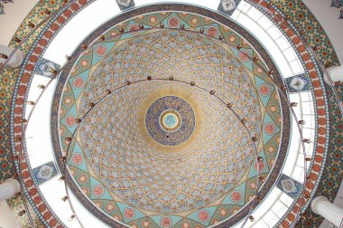 İslam Camii kubbe tavanlı Kemer, Türkiye'de güzel boya ile