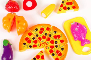 Plastik yapay gıda, meyve ve sebze gibi bir çocuk oyuncakları