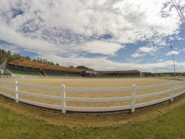 Armoni park görünümünde boş Hipodrom Prienai Litvanya için kapalı