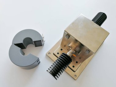 Toplu geçerli enjeksiyon BCI kalibrasyon jig beyaz arka plan üzerinde izole Emc elektromanyetik uyumluluk testleri için