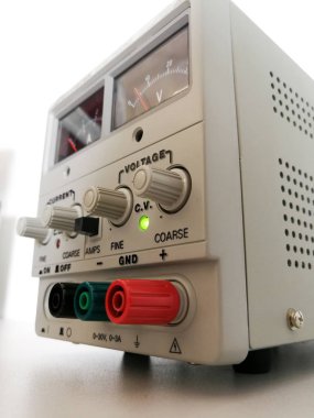 Kesin değişken voltaj ve prototip ve mühendislik kullanılan geçerli güç kaynağı