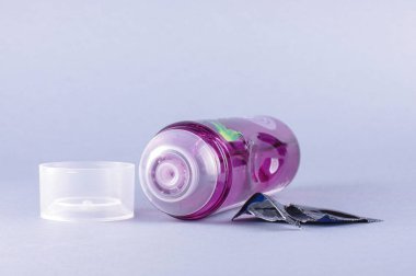 Yağlama jel gri arka plan üzerinde izole