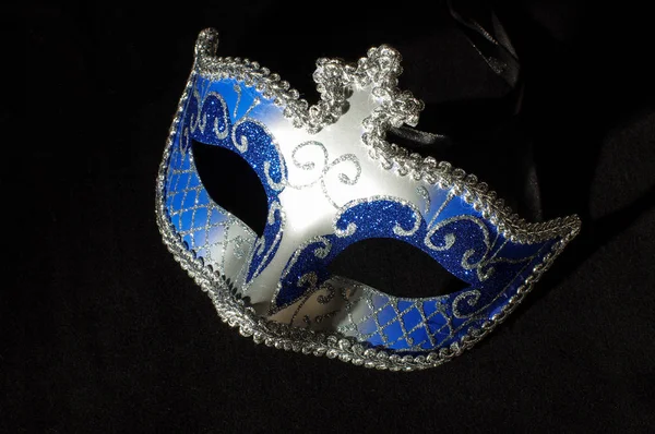 Maschera Domino Blu Argento Feste Festival Sullo Sfondo Nero Scuro — Foto Stock