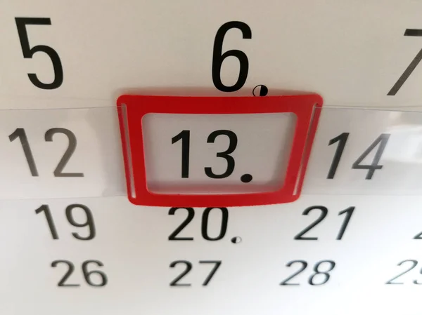 13Η Ημέρα Σημειωμένα Κόκκινο Μαρκαδόρο Στο Γραφείο Ημερολόγιο Τοίχου — Φωτογραφία Αρχείου