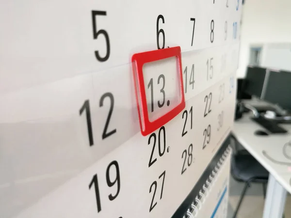 13º Día Marcado Con Marcador Rojo Calendario Pared Oficina —  Fotos de Stock