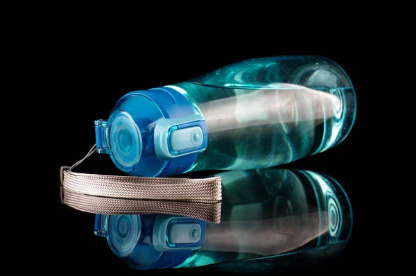Fitness Water Bottle Filled Water Isolated Black Reflecting Background — Stock Photo, Image