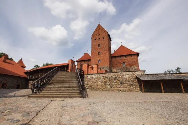 Antiguo Castillo Histórico Isla Trakai Vista Ángulo Bajo Trakai Lituania —  Fotos de Stock