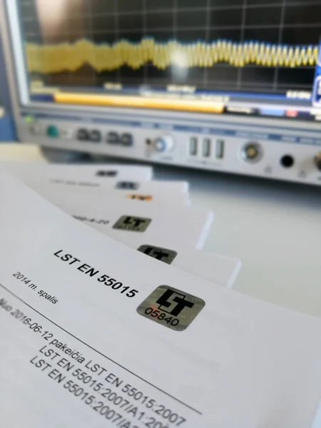 카우나스 리투아니아 2018 리투아니아 55015 전자기 호환성 스펙트럼 분석기 가까이 — 스톡 사진