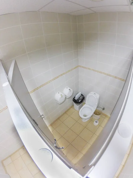 Lege Moderne Kantoor Toilet Interrior — Stockfoto