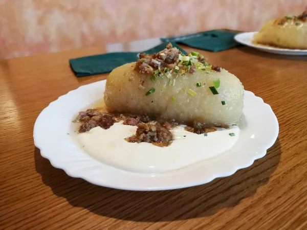 Traditionelles Litauisches Gericht Aus Fleisch Und Gekochten Kartoffeln — Stockfoto