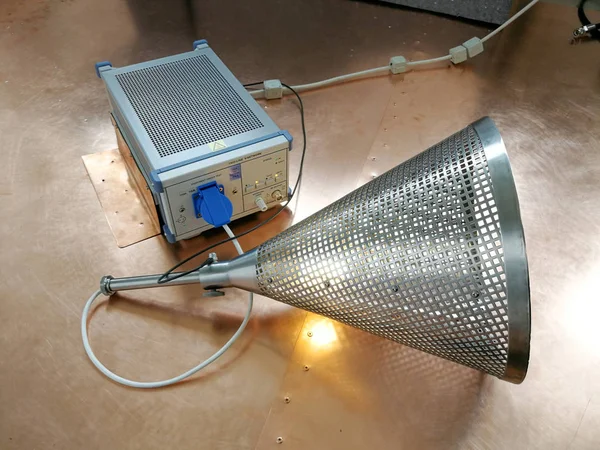 Special equipment for fluorescent lamp EMC testing according CISPR 15 standard