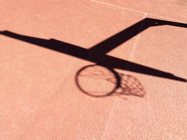 Pallacanestro Ombra Netta Durante Giorno Sul Campo Basket — Foto Stock