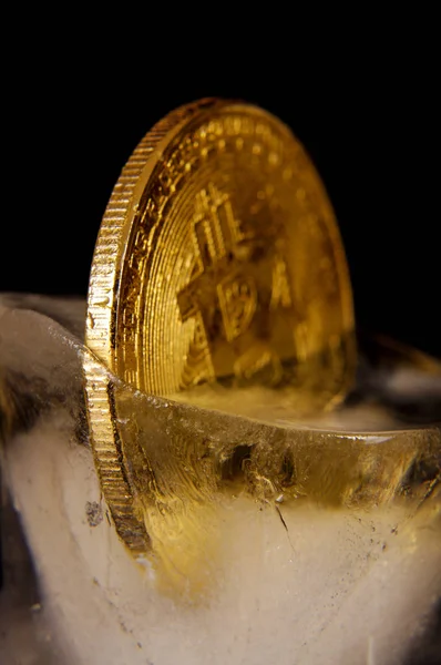 Bitcoin Una Moneda Virtual Pero Esta Moneda Símbolo Bitcoin —  Fotos de Stock