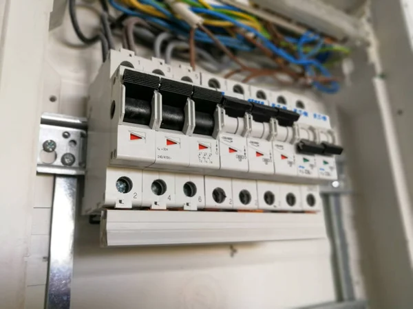 Interruptores Eléctricos Seguridad Cableado Dentro Del Panel Eléctrico — Foto de Stock
