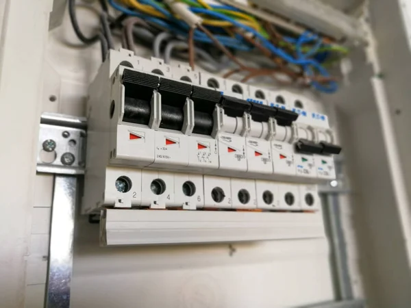 Interruptores Eléctricos Seguridad Cableado Dentro Del Panel Eléctrico —  Fotos de Stock