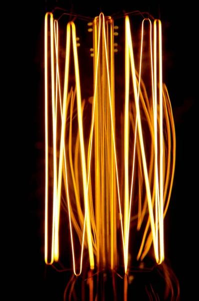 Filamento Lâmpada Estilo Antigo Brilhando Escuro — Fotografia de Stock