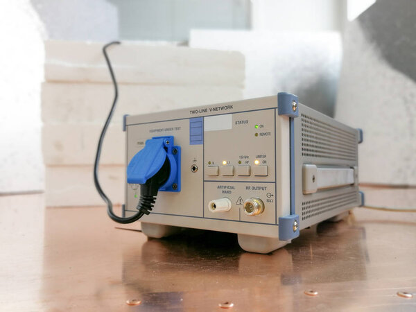 Сеть стабилизации линейного импеданса для испытаний электромагнитной совместимости
