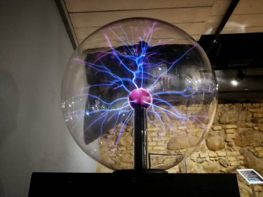 Corona plazma topunda boşaldı. Nikola Tesla icadı