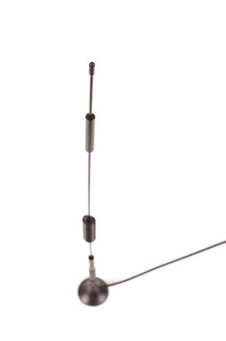 IoT ve 5G teknolojileri için tek kutuplu radyo frekans iletim antenleri beyaz arka planda izole edilmiştir.