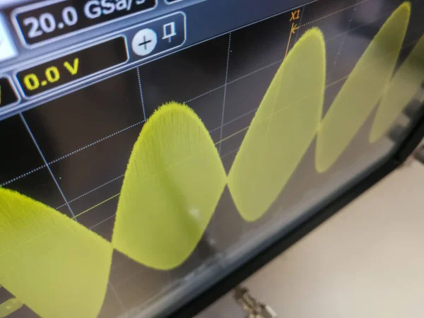 デジタルオシロスコープの画面での振幅変調信号 — ストック写真