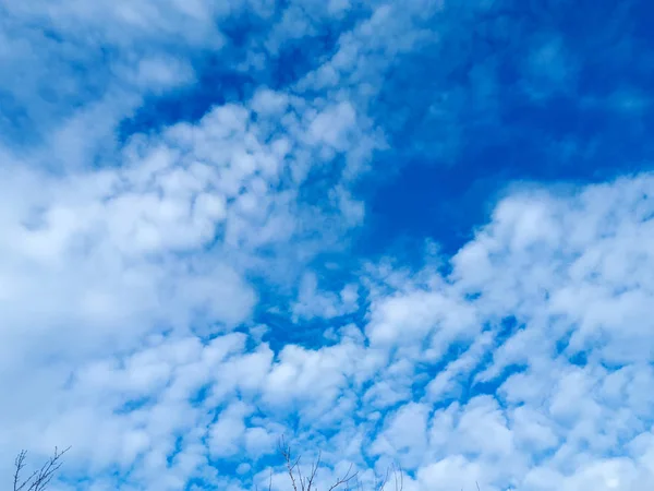 Cielo Azul Nubes Blancas Fondo Día Soleado — Foto de Stock