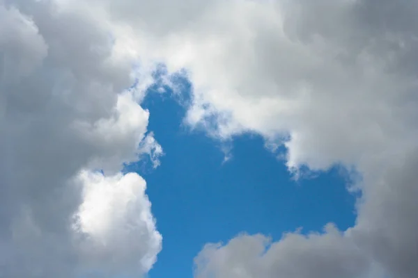 Blauwe Hemel Met Wolken Achtergrond Van Bodem — Stockfoto