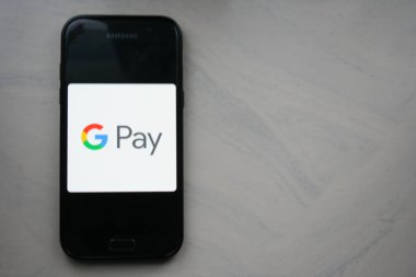 Rzeszow, Polonya - 25/10/2018 - Google ödeme / Gpay logo app Samsung telefon ekran