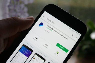Rzeszow, Polonya - 25/10/2018 - Paypal logosu app Samsung telefon ekranında