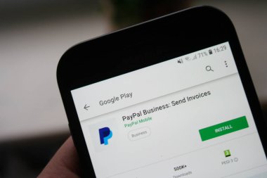 Rzeszow, Polonya - 25/10/2018 - Paypal logosu app Samsung telefon ekranında