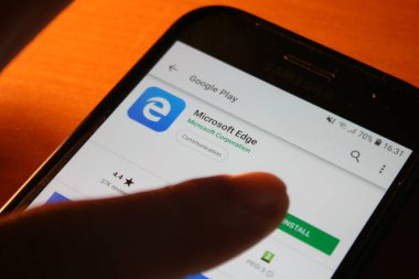 Rzeszow, Polonya - 25/10/2018 - Internet Explorer logo app Samsung telefon ekranında
