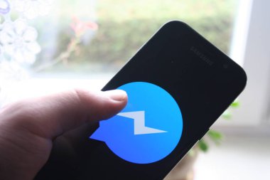 Rzeszow, Polonya - 25/10/2018 - Messenger logo app Samsung telefon ekranında