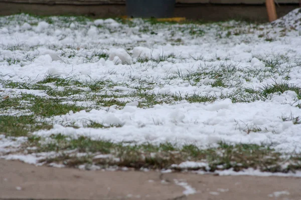 Derretimiento Nieve Próxima Primavera Temperatura Positiva Derrite Nieve Convierte Aguanieve —  Fotos de Stock