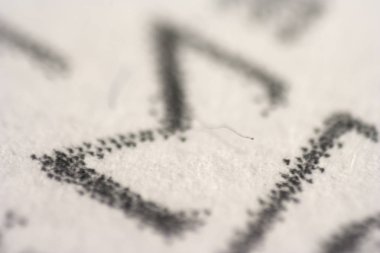 Matematik kavramı. Makro bulanık sigma işareti. Matematiksel formülü olan parlak bir arka plan.