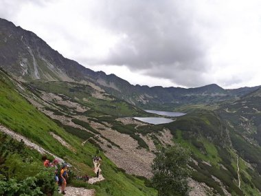 Tatra Dağları Avrupa Polonya beş gölet vadisi. Güzel dağ manzarası.