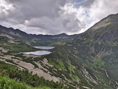 Tatra Dağları Avrupa Polonya beş gölet vadisi. Güzel dağ manzarası.