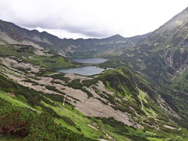 Tatra Dağları Avrupa Polonya beş gölet vadisi. Güzel dağ manzarası.