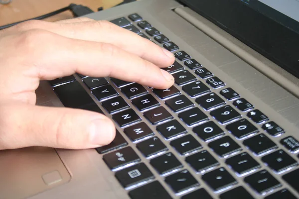 Close Typing Male Hand Keyboard — Stock Photo, Image