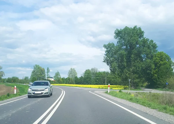 Belle Route Campagne Avec Ciel Bleu Fond Nuages Blancs — Photo