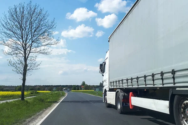 Transporte Caminhões Road Dia Ensolarado Polônia — Fotografia de Stock