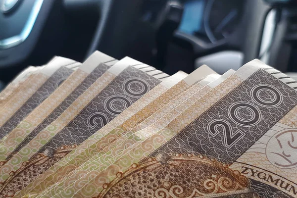 200 Polonyalı Zloti Banknotuyla Yeni Araba Konsepti Satın — Stok fotoğraf