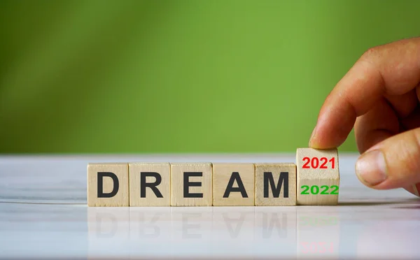 Hand Draaien Houten Kubus Blok Verandert Het Woord Dream 2021 — Stockfoto
