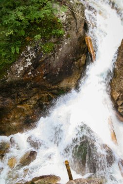 Wodogrzmoty Mickiewicza Şelalesi Roztoka deresi, Polonya 'daki Tatra dağlarında.