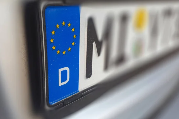 Alman araba plakası. Plakası var. Avrupa otomobil numarası. Alman otomobil konsepti satın alınıyor.